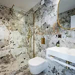7#newsuite#4 People#saint Germain#notre-dame Apartman *