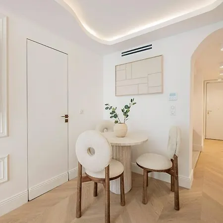 7#newsuite#4 People#saint Germain#notre-dame