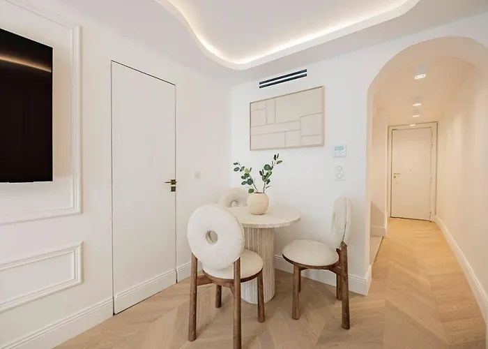 7#newsuite#4 People#saint Germain#notre-dame