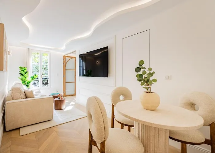 7#newsuite#4 People#saint Germain#notre-dame