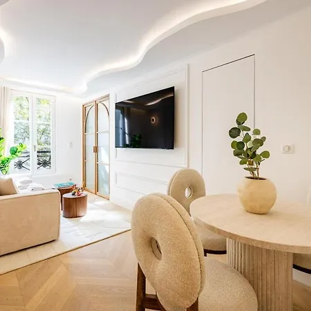 7#newsuite#4 People#saint Germain#notre-dame Lejlighed