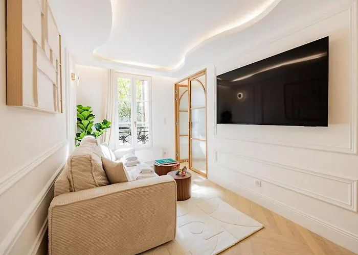 7#newsuite#4 People#saint Germain#notre-dame *